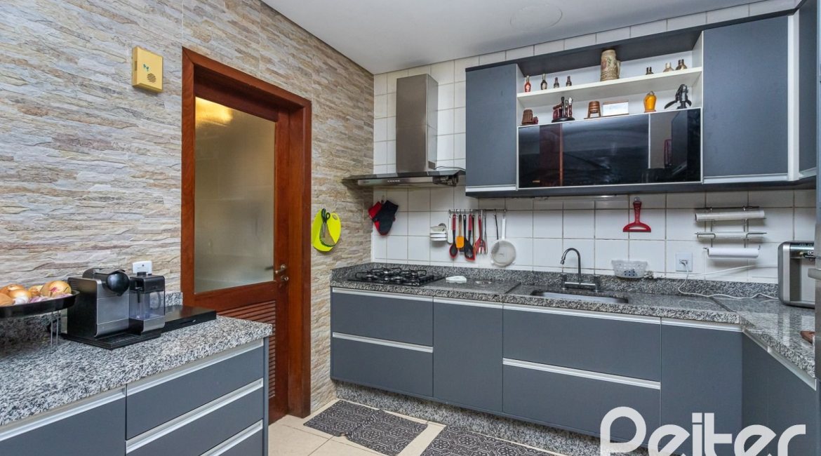 Casa em Condomínio à venda com 239m², 3 dormitórios, 3 suítes, 3 vagas, no bairro Santa Tereza em Porto Alegre