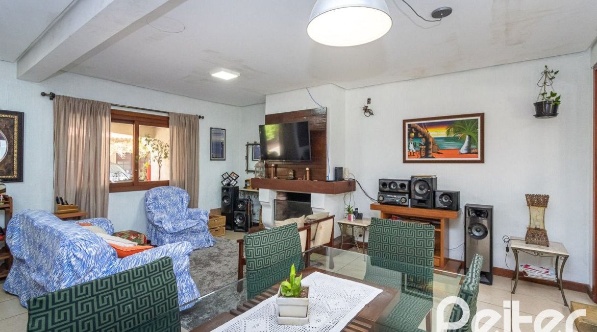 Casa em Condomínio à venda com 239m², 3 dormitórios, 3 suítes, 3 vagas, no bairro Santa Tereza em Porto Alegre