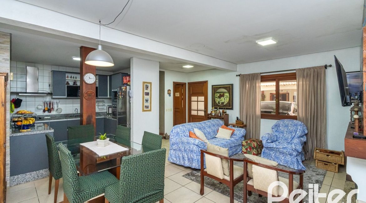 Casa em Condomínio à venda com 239m², 3 dormitórios, 3 suítes, 3 vagas, no bairro Santa Tereza em Porto Alegre