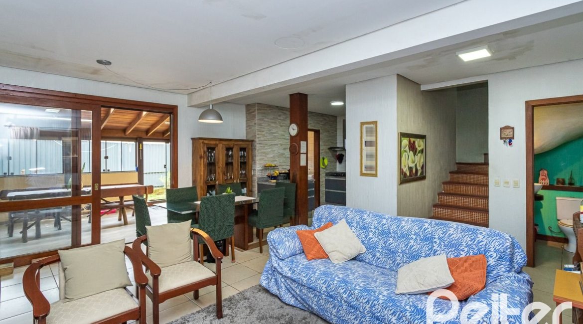 Casa em Condomínio à venda com 239m², 3 dormitórios, 3 suítes, 3 vagas, no bairro Santa Tereza em Porto Alegre