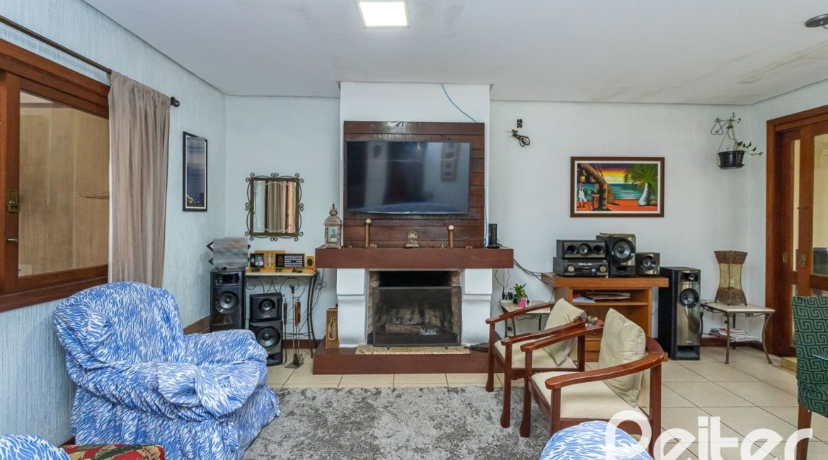 Casa em Condomínio à venda com 239m², 3 dormitórios, 3 suítes, 3 vagas, no bairro Santa Tereza em Porto Alegre