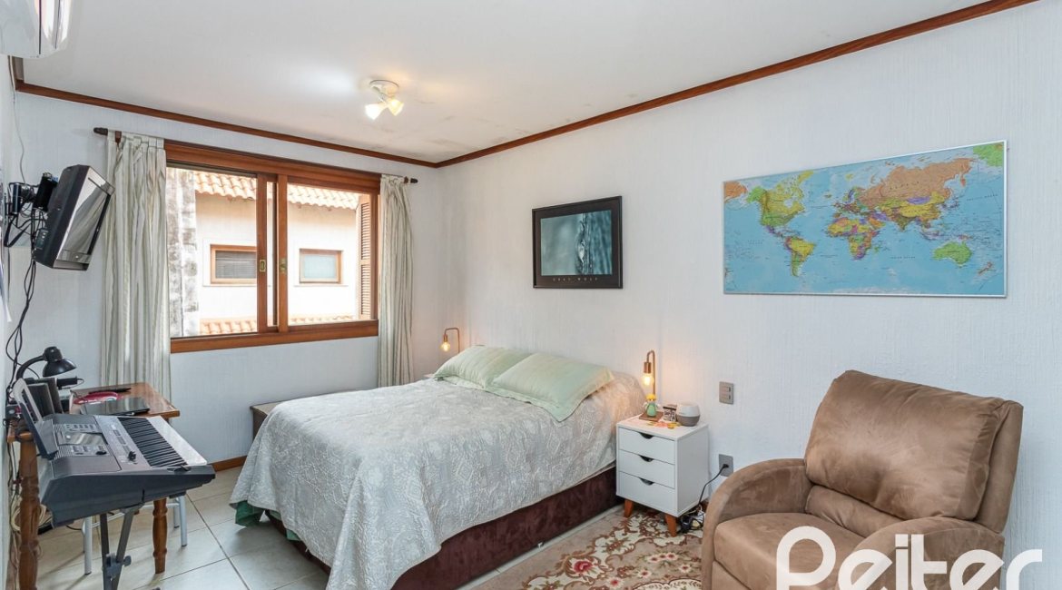 Casa em Condomínio à venda com 239m², 3 dormitórios, 3 suítes, 3 vagas, no bairro Santa Tereza em Porto Alegre