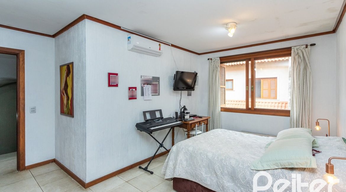 Casa em Condomínio à venda com 239m², 3 dormitórios, 3 suítes, 3 vagas, no bairro Santa Tereza em Porto Alegre