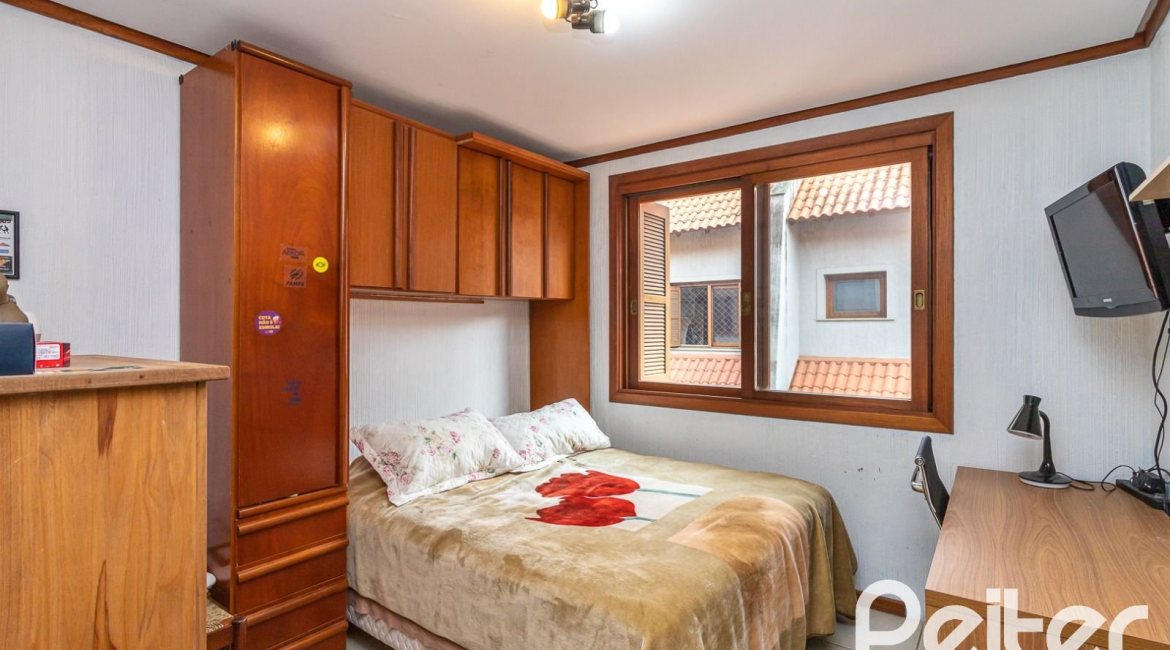 Casa em Condomínio à venda com 239m², 3 dormitórios, 3 suítes, 3 vagas, no bairro Santa Tereza em Porto Alegre