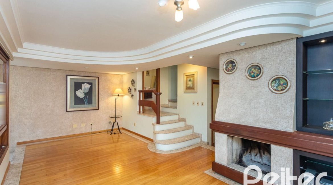 Casa em Condomínio à venda com 216m², 3 dormitórios, 1 suíte, 3 vagas, no bairro Tristeza em Porto Alegre