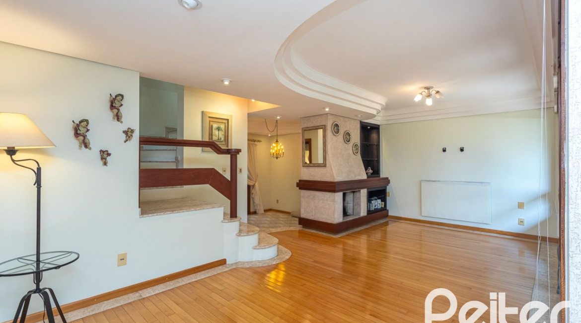 Casa em Condomínio à venda com 216m², 3 dormitórios, 1 suíte, 3 vagas, no bairro Tristeza em Porto Alegre