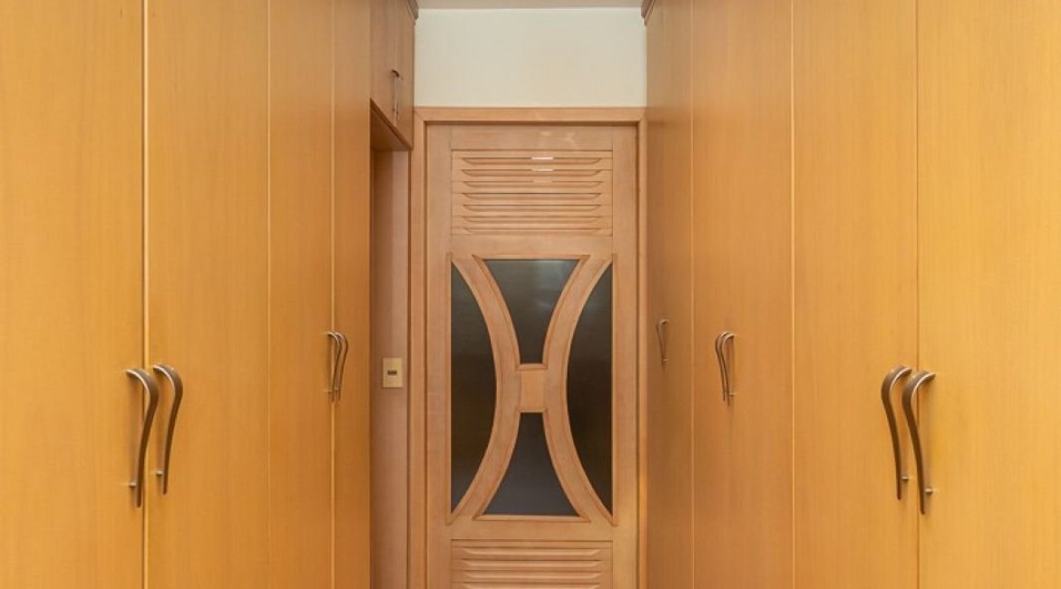 Casa em Condomínio à venda com 216m², 3 dormitórios, 1 suíte, 3 vagas, no bairro Tristeza em Porto Alegre