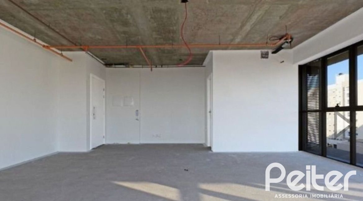 Comercial à venda com 47m², 1 vaga, no bairro Tristeza em Porto Alegre