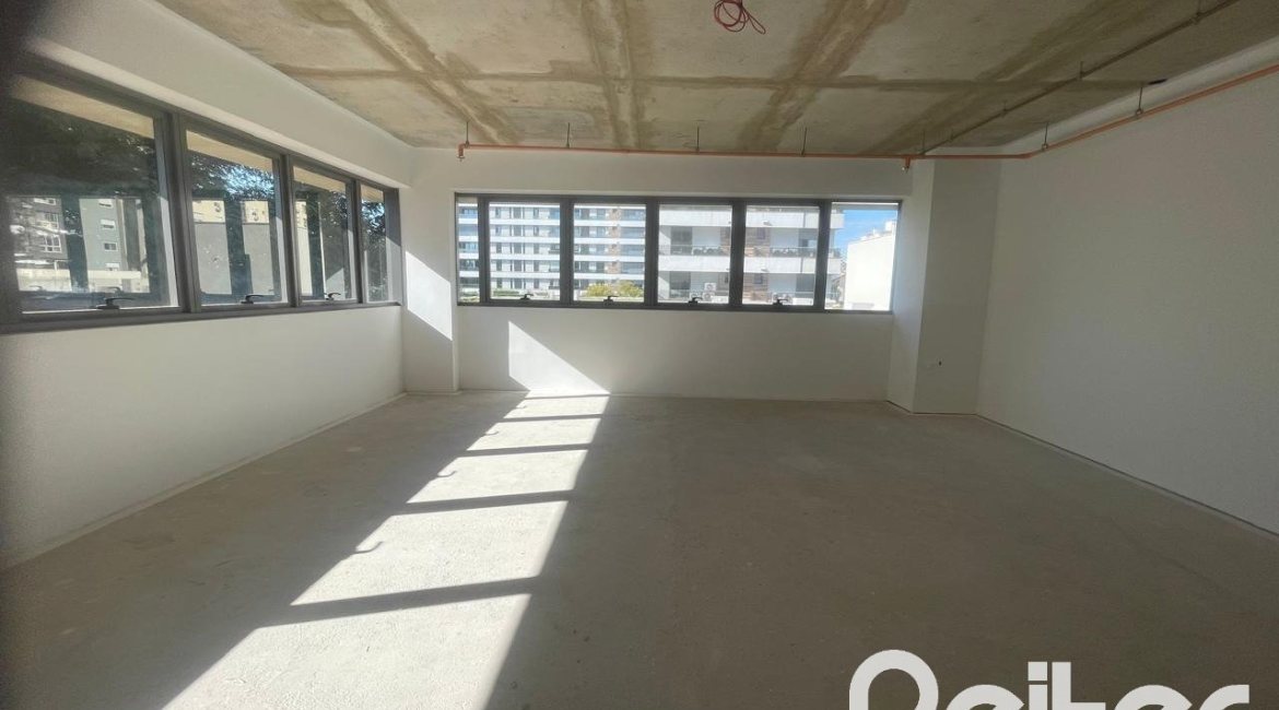 Comercial à venda com 47m², 1 vaga, no bairro Tristeza em Porto Alegre