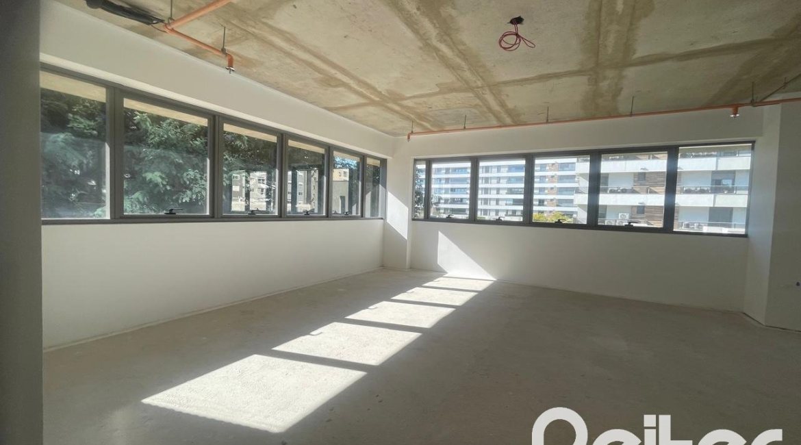 Comercial à venda com 47m², 1 vaga, no bairro Tristeza em Porto Alegre