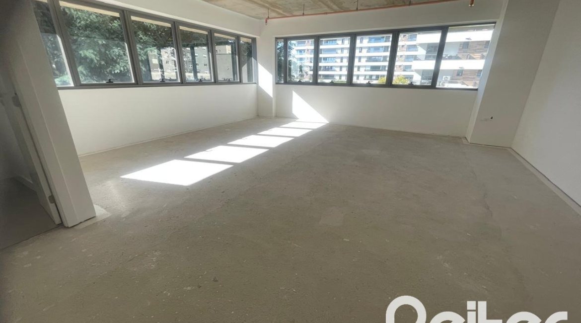 Comercial à venda com 47m², 1 vaga, no bairro Tristeza em Porto Alegre
