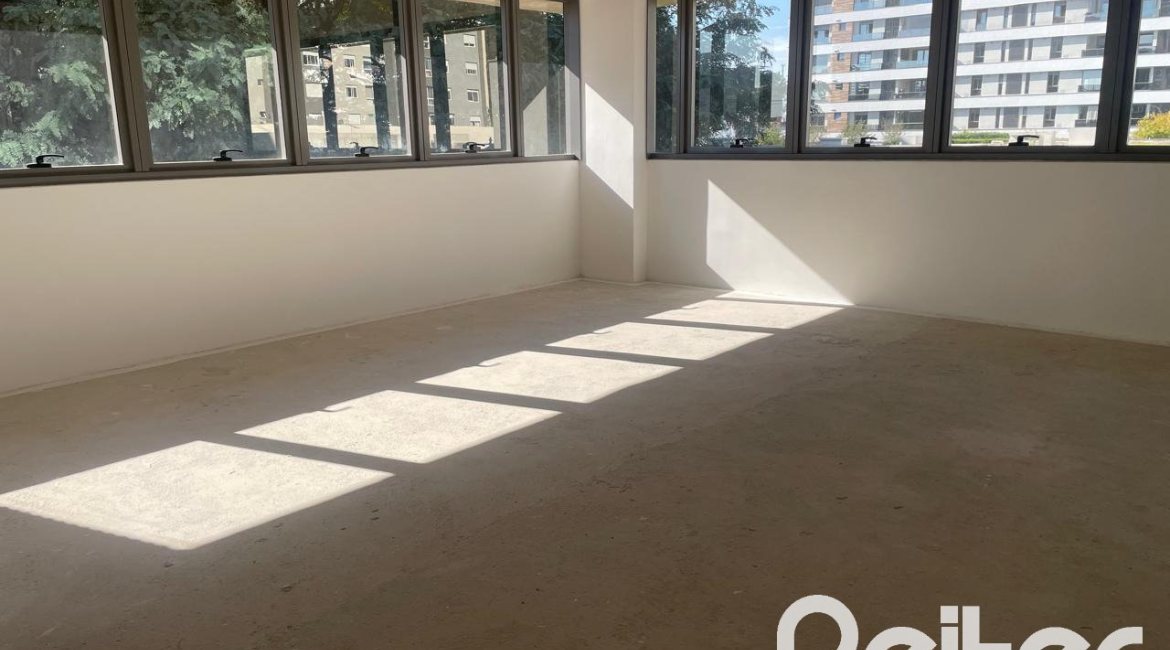 Comercial à venda com 47m², 1 vaga, no bairro Tristeza em Porto Alegre