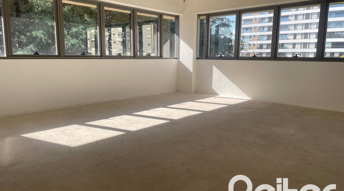 Comercial à venda com 47m², 1 vaga, no bairro Tristeza em Porto Alegre