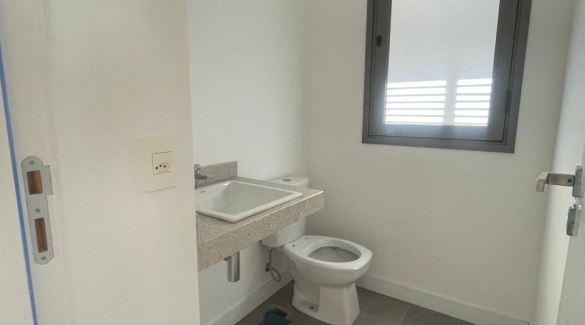 Comercial à venda com 47m², 1 vaga, no bairro Tristeza em Porto Alegre