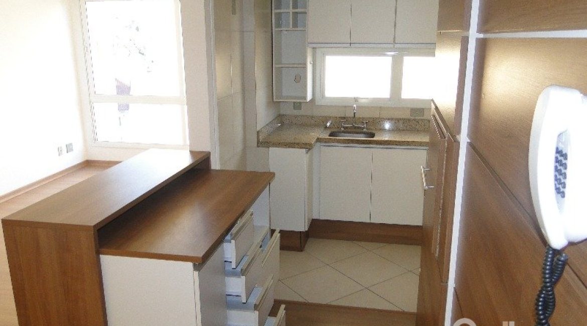 Apartamento à venda com 75m², 3 dormitórios, 1 suíte, 2 vagas, no bairro Tristeza em PORTO ALEGRE