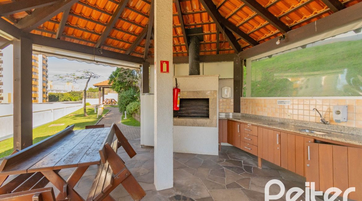 Apartamento à venda com 100m², 3 dormitórios, 1 suíte, 1 vaga, no bairro Cristal em PORTO ALEGRE