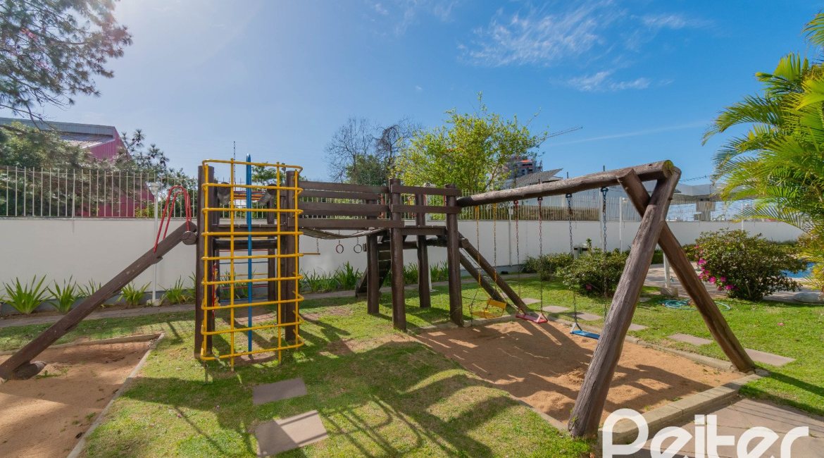 Apartamento à venda com 100m², 3 dormitórios, 1 suíte, 1 vaga, no bairro Cristal em PORTO ALEGRE