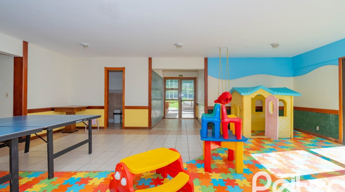 Apartamento à venda com 100m², 3 dormitórios, 1 suíte, 1 vaga, no bairro Cristal em PORTO ALEGRE