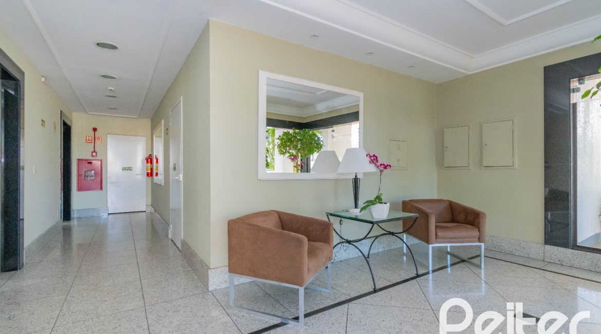 Apartamento à venda com 100m², 3 dormitórios, 1 suíte, 1 vaga, no bairro Cristal em PORTO ALEGRE