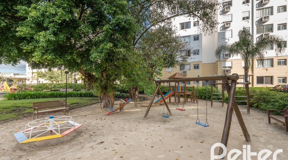 Apartamento à venda com 45m², 2 dormitórios, 1 vaga, no bairro Camaqua em PORTO ALEGRE