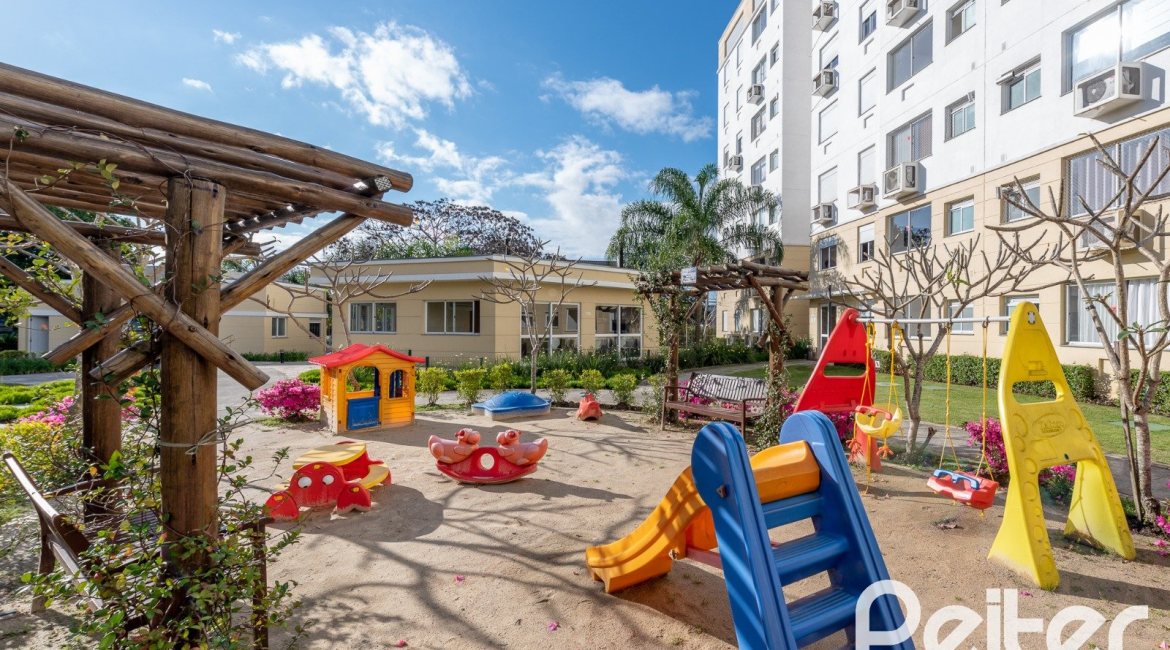 Apartamento à venda com 45m², 2 dormitórios, 1 vaga, no bairro Camaqua em PORTO ALEGRE