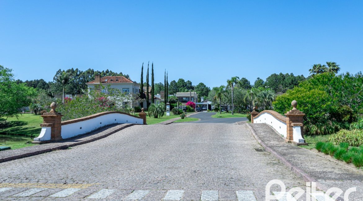 Casa em Condomínio à venda com 294m², 5 dormitórios, 5 suítes, 4 vagas, no bairro Terra Ville em PORTO ALEGRE