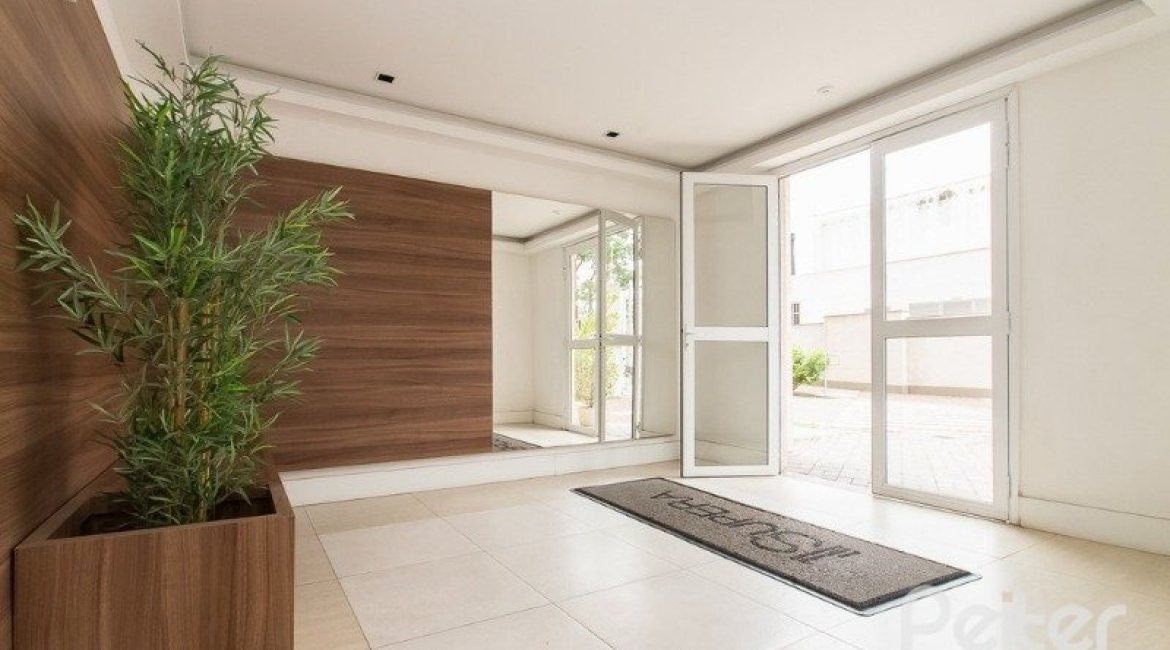 Apartamento à venda com 70m², 3 dormitórios, 1 suíte, 1 vaga, no bairro Cavalhada em PORTO ALEGRE