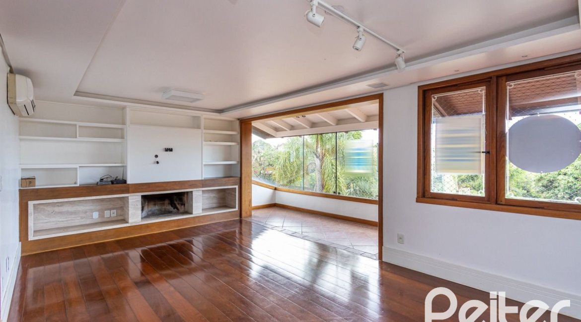 Cobertura à venda com 238m², 3 dormitórios, 1 suíte, 2 vagas, no bairro Cristal em PORTO ALEGRE