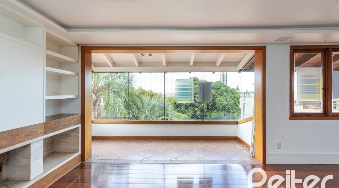 Cobertura à venda com 238m², 3 dormitórios, 1 suíte, 2 vagas, no bairro Cristal em PORTO ALEGRE