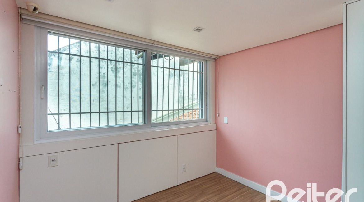 Cobertura à venda com 238m², 3 dormitórios, 1 suíte, 2 vagas, no bairro Cristal em PORTO ALEGRE