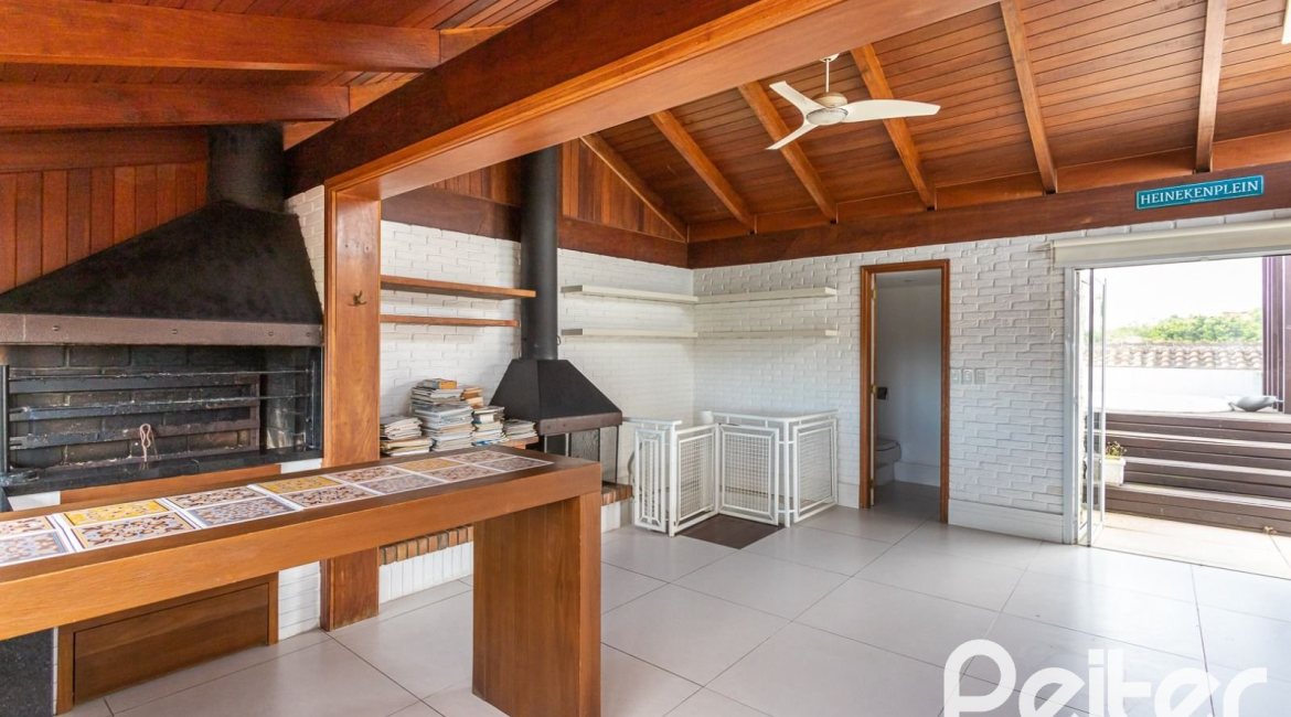 Cobertura à venda com 238m², 3 dormitórios, 1 suíte, 2 vagas, no bairro Cristal em PORTO ALEGRE