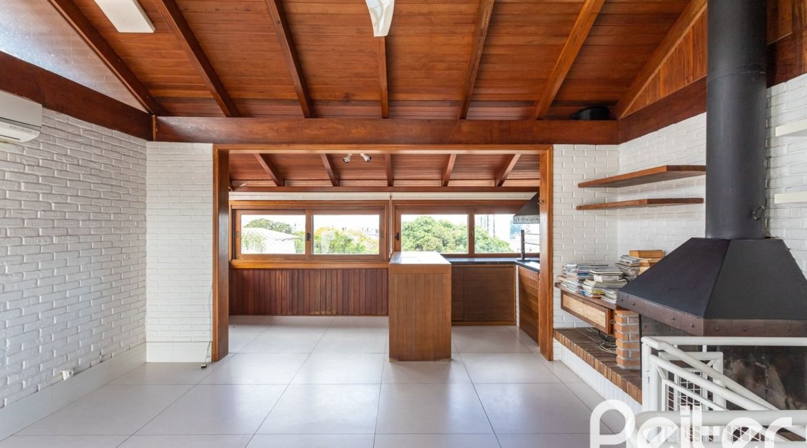 Cobertura à venda com 238m², 3 dormitórios, 1 suíte, 2 vagas, no bairro Cristal em PORTO ALEGRE