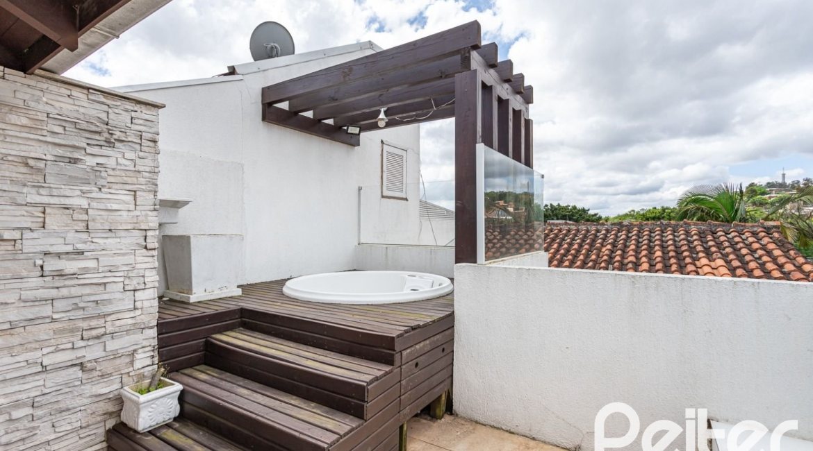 Cobertura à venda com 238m², 3 dormitórios, 1 suíte, 2 vagas, no bairro Cristal em PORTO ALEGRE