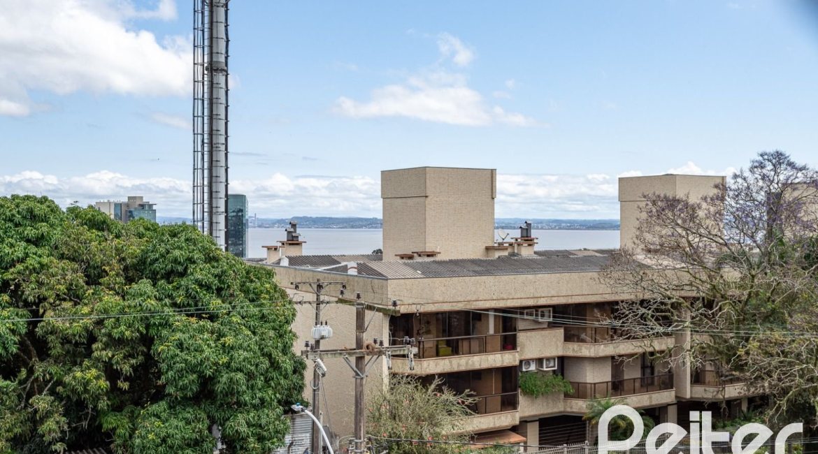 Cobertura à venda com 238m², 3 dormitórios, 1 suíte, 2 vagas, no bairro Cristal em PORTO ALEGRE