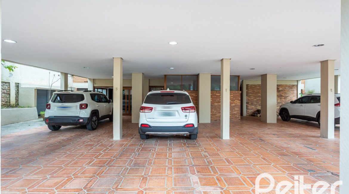 Cobertura à venda com 238m², 3 dormitórios, 1 suíte, 2 vagas, no bairro Cristal em PORTO ALEGRE