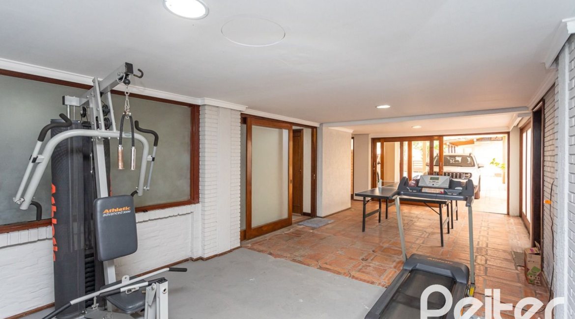 Cobertura à venda com 238m², 3 dormitórios, 1 suíte, 2 vagas, no bairro Cristal em PORTO ALEGRE