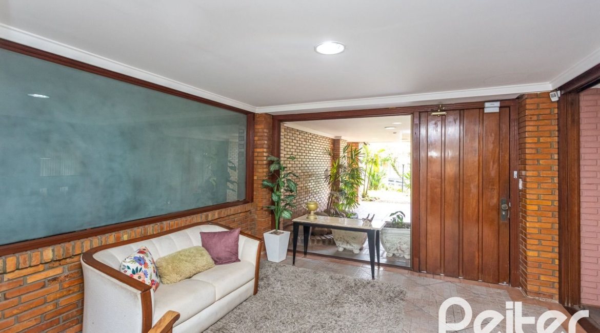 Cobertura à venda com 238m², 3 dormitórios, 1 suíte, 2 vagas, no bairro Cristal em PORTO ALEGRE