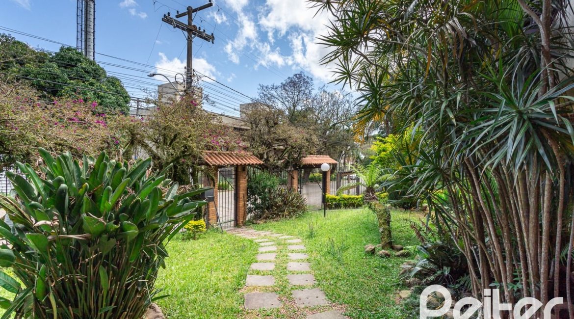 Cobertura à venda com 238m², 3 dormitórios, 1 suíte, 2 vagas, no bairro Cristal em PORTO ALEGRE