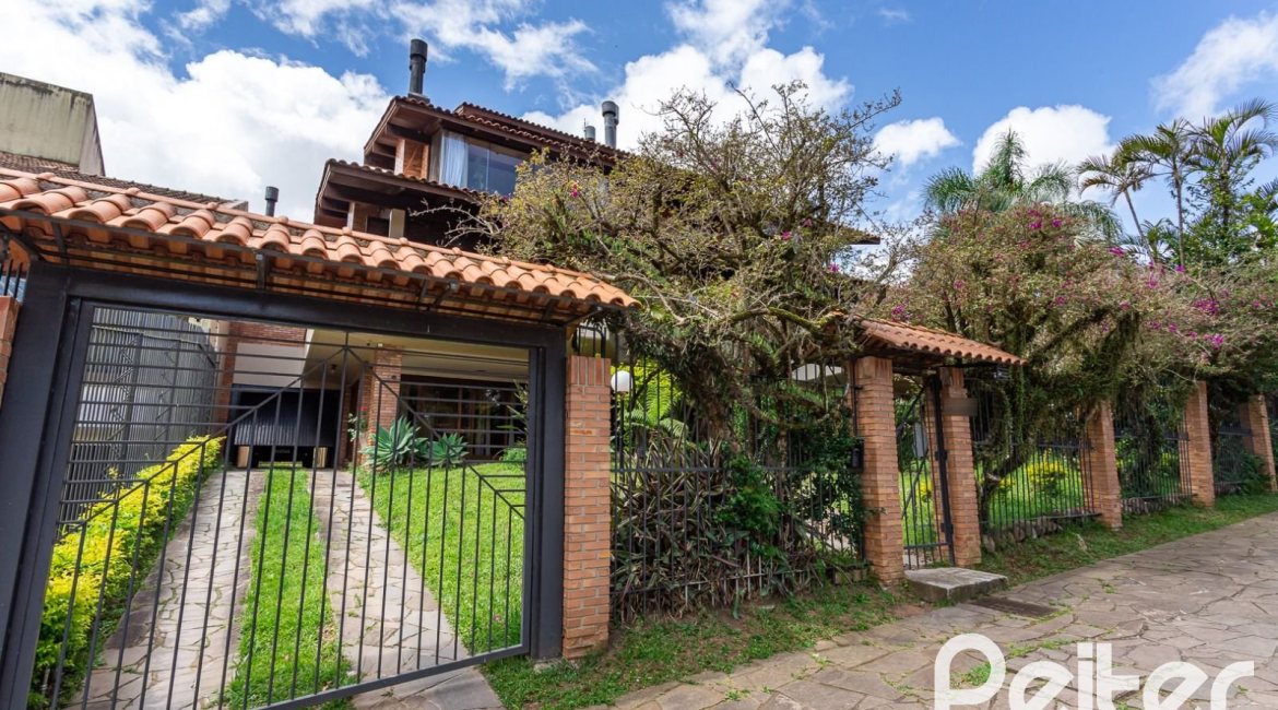 Cobertura à venda com 238m², 3 dormitórios, 1 suíte, 2 vagas, no bairro Cristal em PORTO ALEGRE