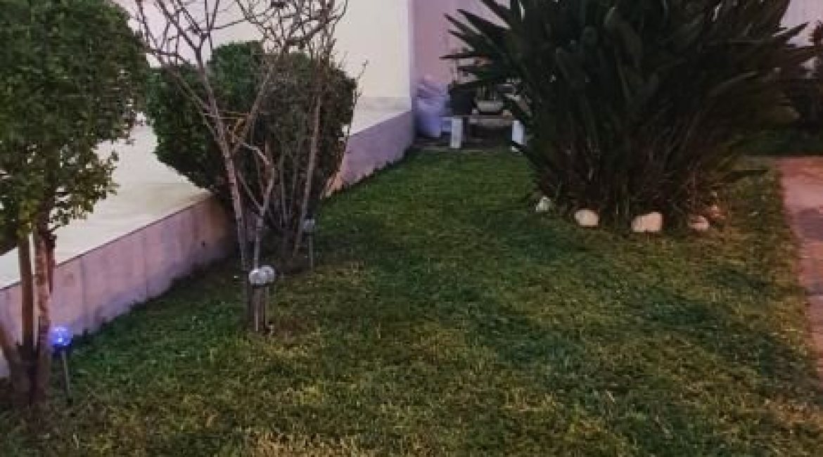 Casa à venda com 210m², 3 dormitórios, 1 suíte, 2 vagas, no bairro Guarujá em Porto Alegre