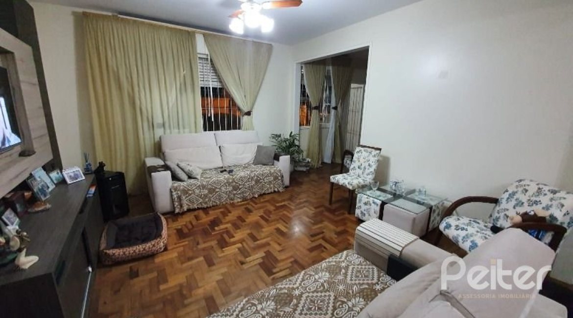 Casa à venda com 210m², 3 dormitórios, 1 suíte, 2 vagas, no bairro Guarujá em Porto Alegre