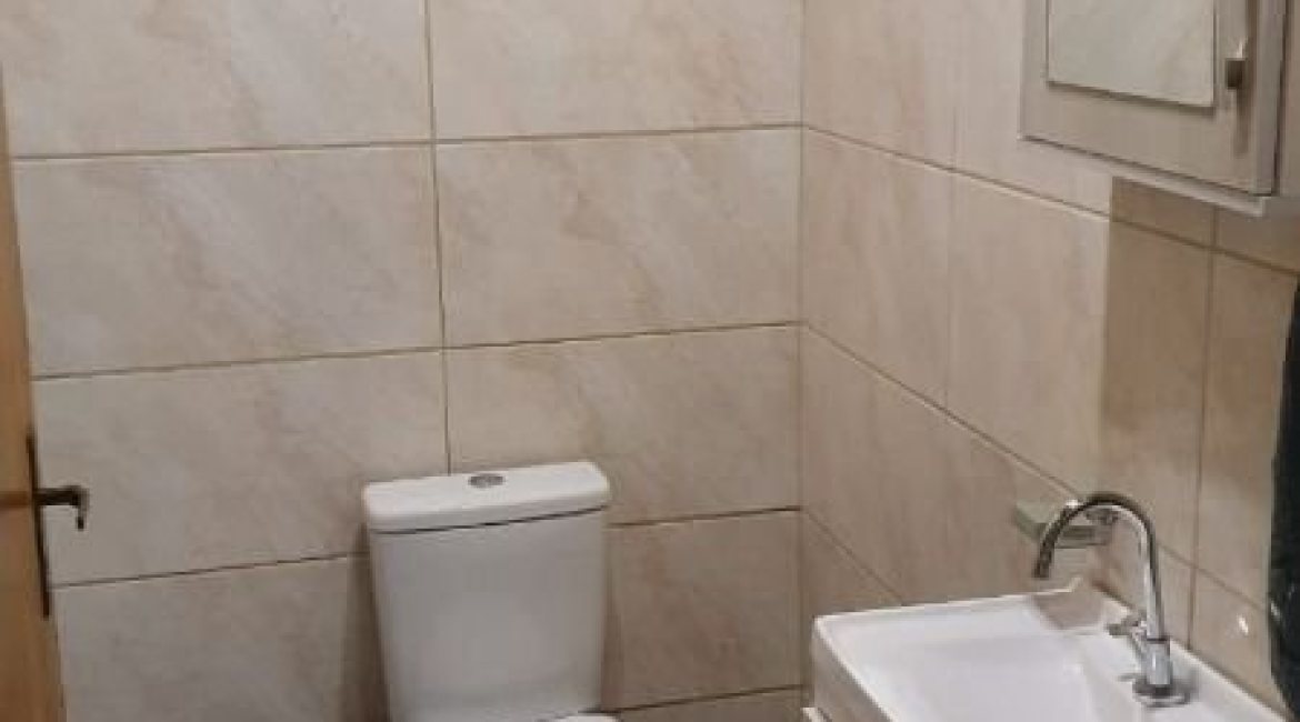 Casa à venda com 210m², 3 dormitórios, 1 suíte, 2 vagas, no bairro Guarujá em Porto Alegre