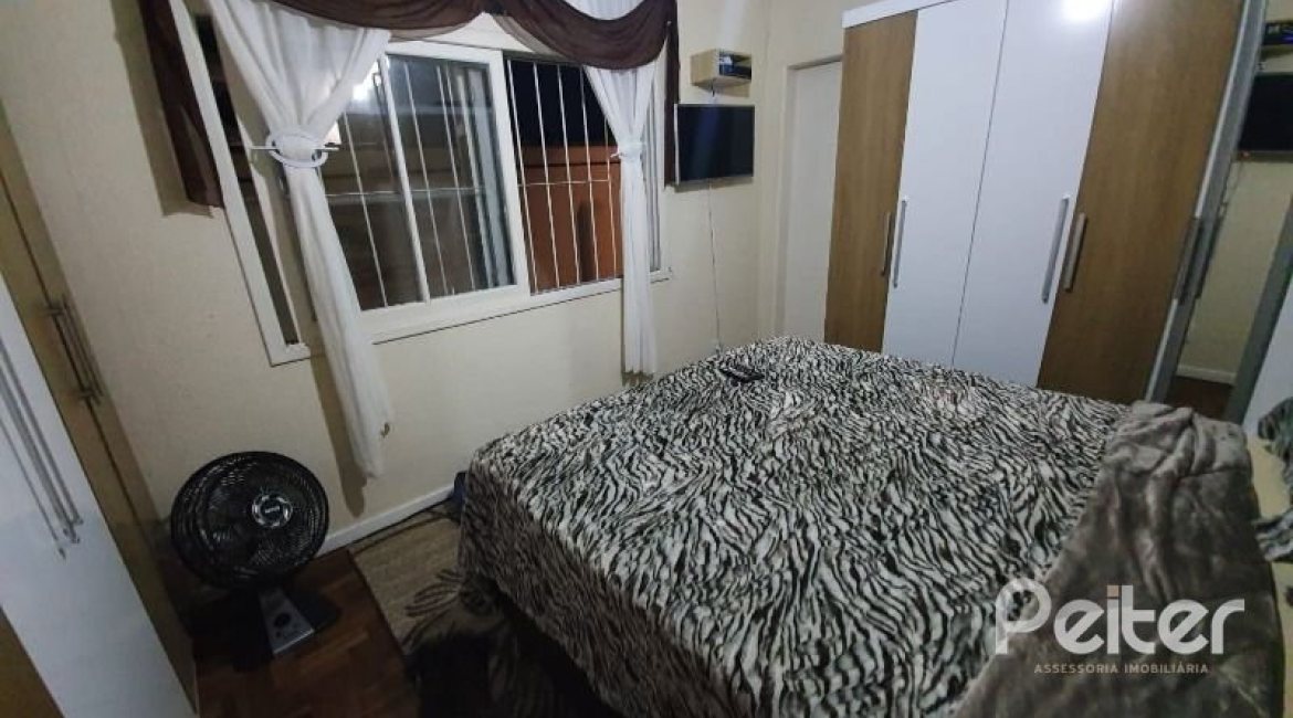 Casa à venda com 210m², 3 dormitórios, 1 suíte, 2 vagas, no bairro Guarujá em Porto Alegre