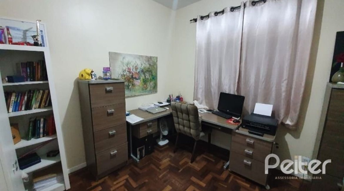 Casa à venda com 210m², 3 dormitórios, 1 suíte, 2 vagas, no bairro Guarujá em Porto Alegre