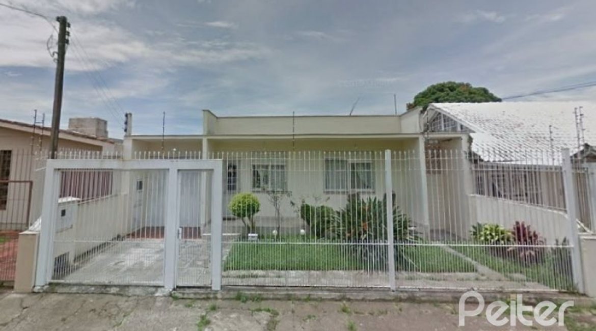 Casa à venda com 210m², 3 dormitórios, 1 suíte, 2 vagas, no bairro Guarujá em Porto Alegre