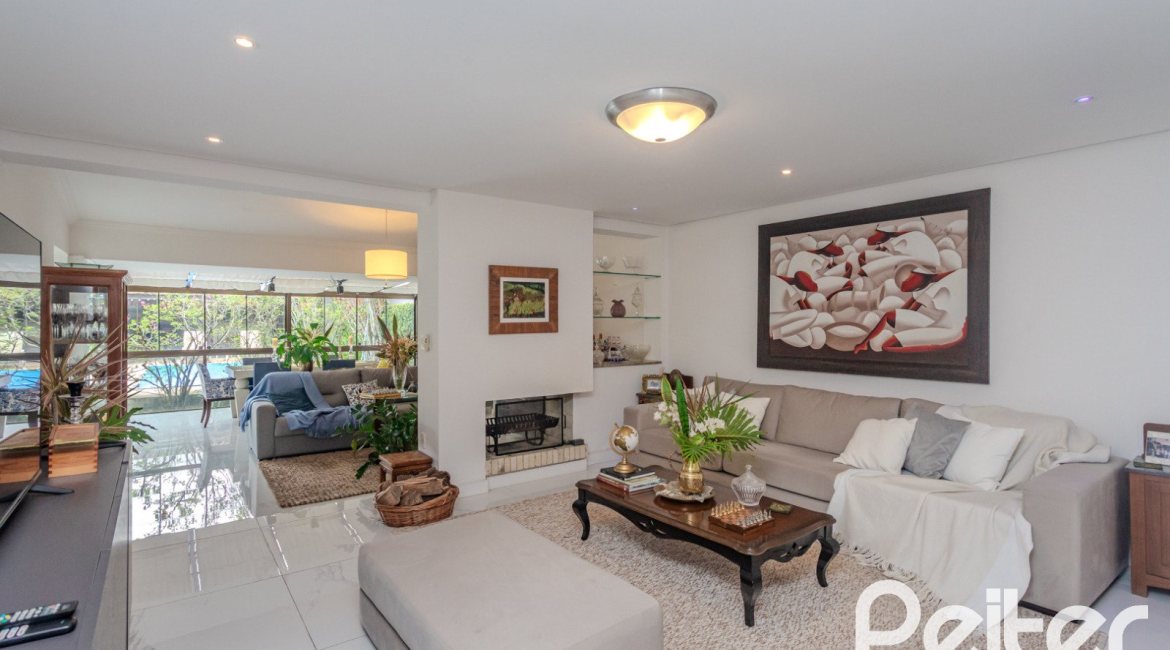Casa à venda com 410m², 3 dormitórios, 3 suítes, 3 vagas, no bairro Ipanema em Porto Alegre