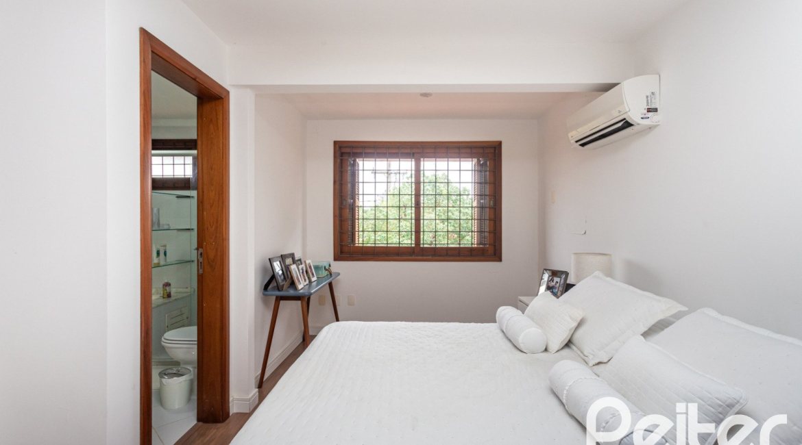 Casa à venda com 410m², 3 dormitórios, 3 suítes, 3 vagas, no bairro Ipanema em Porto Alegre