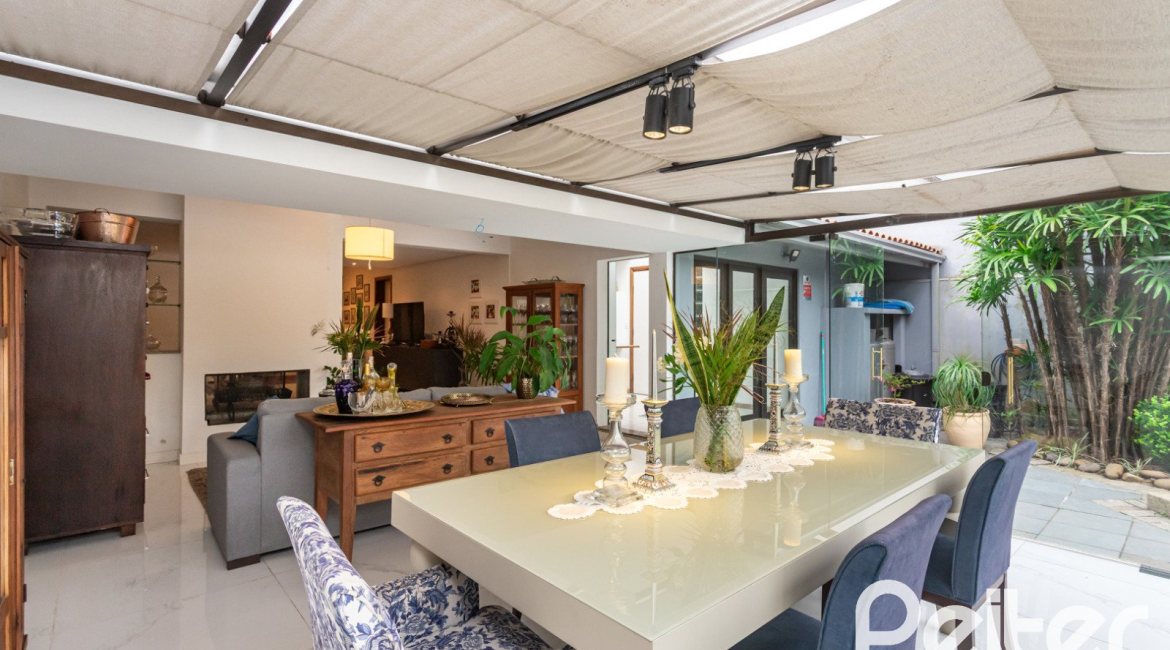 Casa à venda com 410m², 3 dormitórios, 3 suítes, 3 vagas, no bairro Ipanema em Porto Alegre