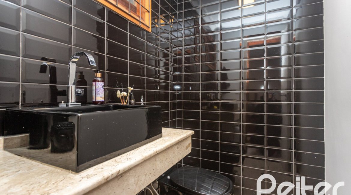 Casa à venda com 410m², 3 dormitórios, 3 suítes, 3 vagas, no bairro Ipanema em Porto Alegre