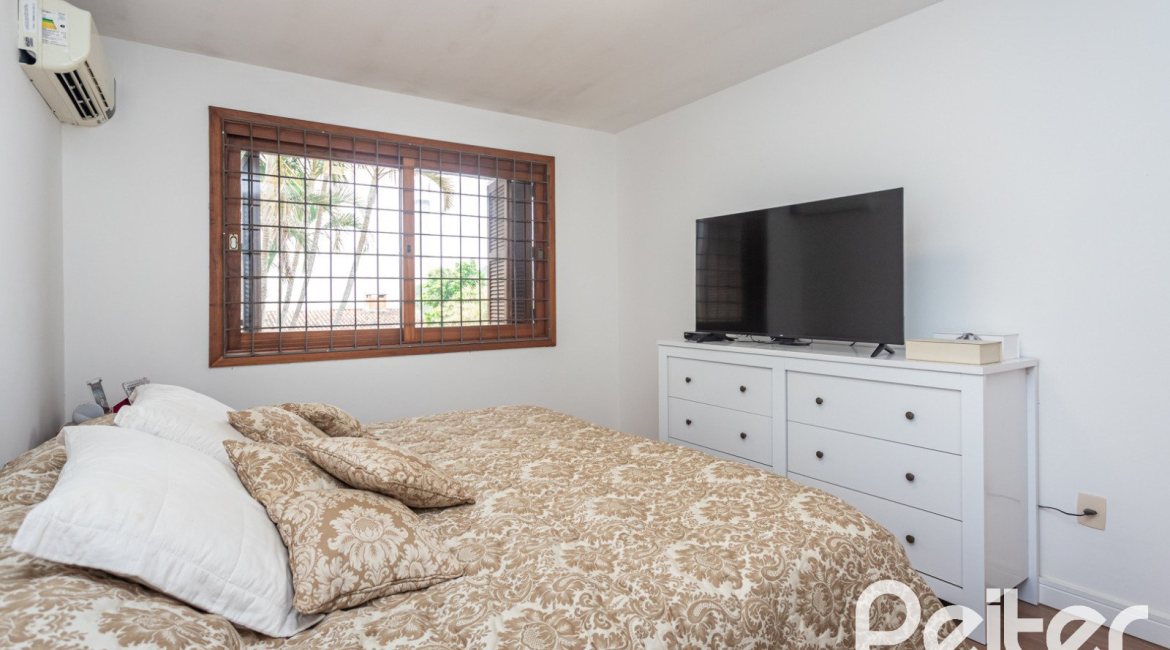 Casa à venda com 410m², 3 dormitórios, 3 suítes, 3 vagas, no bairro Ipanema em Porto Alegre